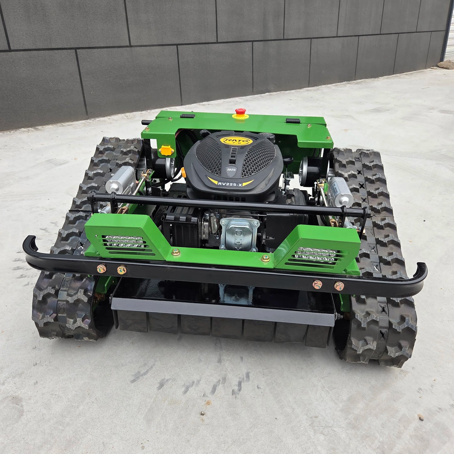 Fully automatic lawn mower Remote control operation Powerful power Easy climbing Intelligent